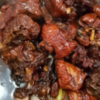 雞慶友魚(yú)是專業(yè)燉雞燉魚(yú)的一家特色飯店