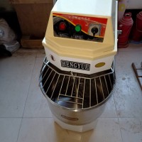 出售九成新二手雙速雙動和面機(jī)